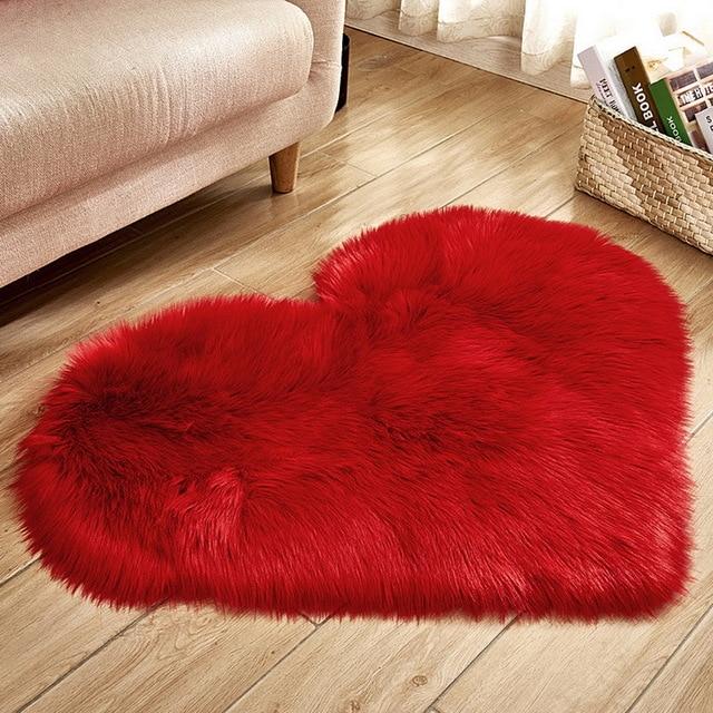 Chlpatý koberec v tvare srdca