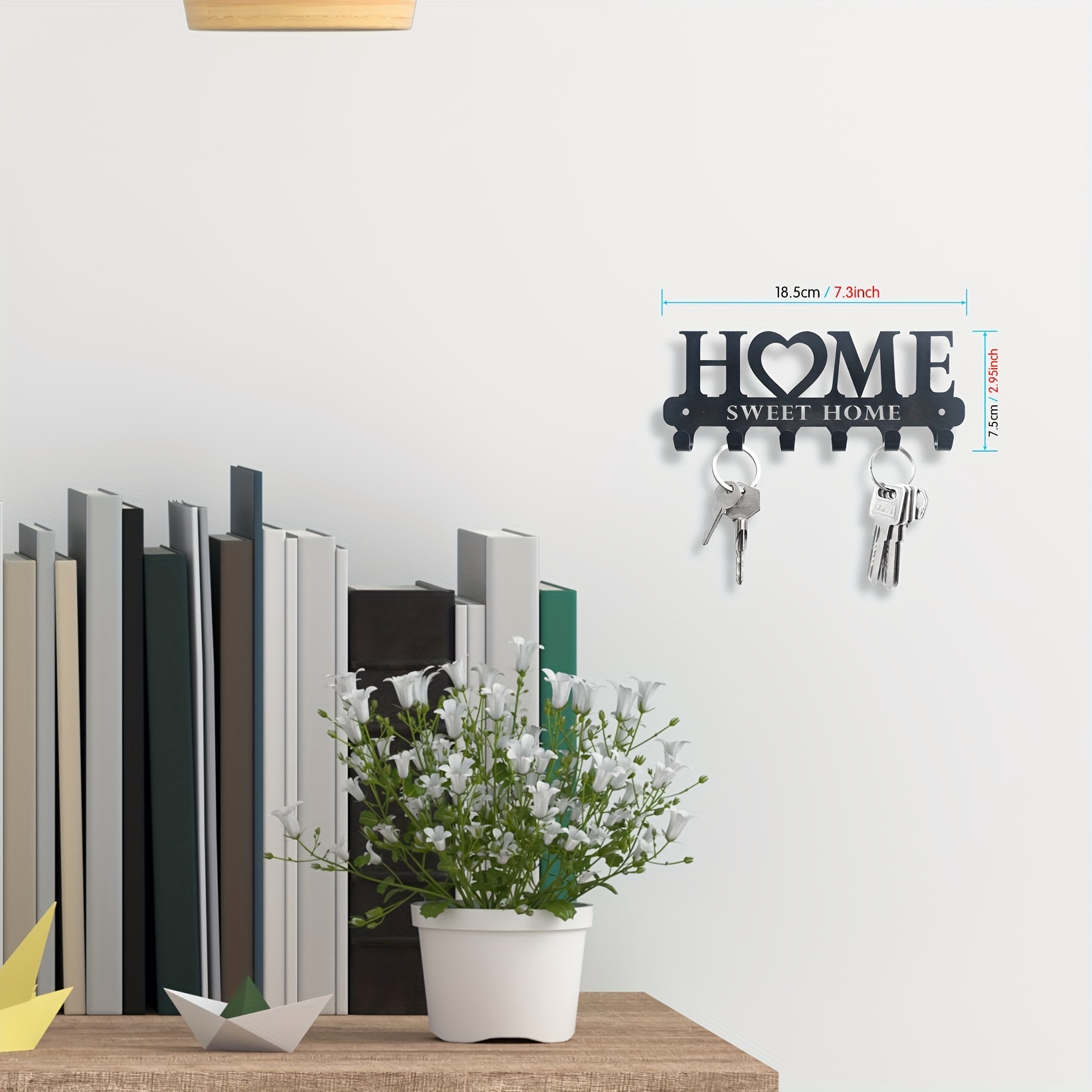 Rustikální kovový věšák na klíče s nápisem Home Sweet Home a práškovým lakem na zeď