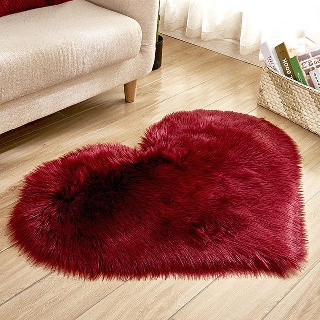 Chlpatý koberec v tvare srdca